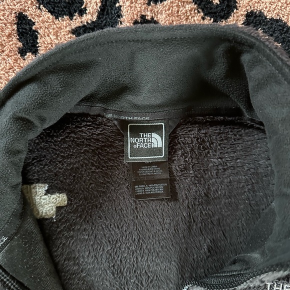 North face - Picture 2 of 3